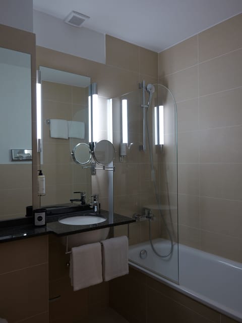 Junior Suite, Balcony | Bathroom | Free toiletries, hair dryer, towels