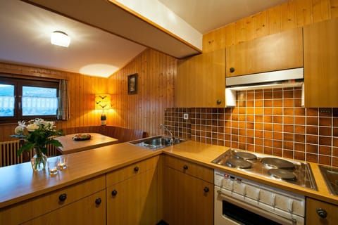 Apartment, 2 Bedrooms | Private kitchen | Highchair