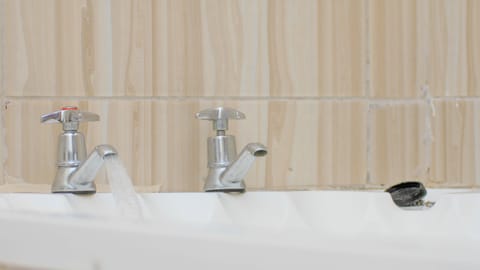 Premium Room | Bathroom | Combined shower/tub, free toiletries, towels, soap