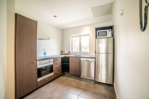 Executive Apartment, 2 Bedrooms | Private kitchen | Microwave, stovetop, coffee/tea maker, electric kettle