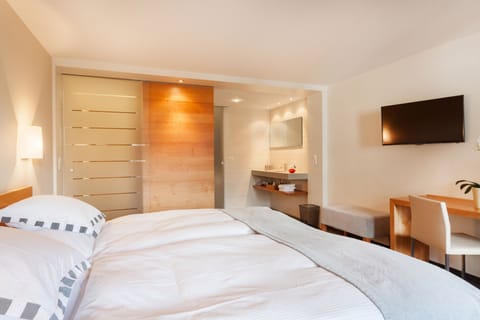 Superior Double Room | Premium bedding, in-room safe, desk, laptop workspace