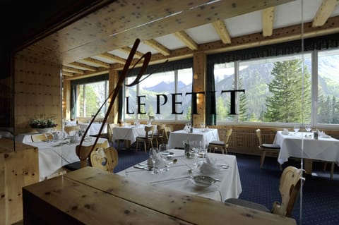 3 restaurants, breakfast, dinner served; Regional cuisine