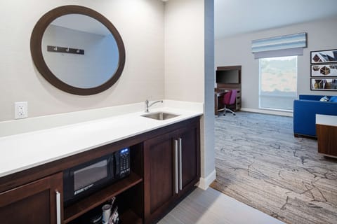 Room, 1 King Bed, Accessible (Mobility & Hearing, Roll-in Shower) | Desk, laptop workspace, free WiFi, bed sheets