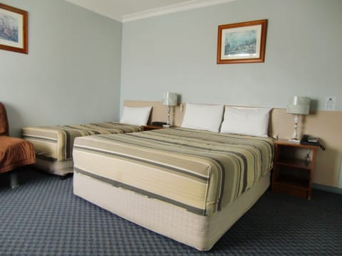Standard Twin Room | Individually furnished, iron/ironing board, free WiFi, bed sheets