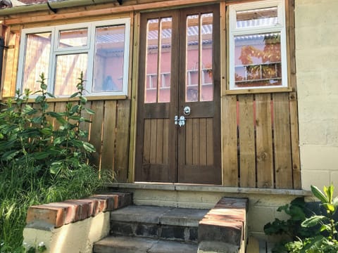 Garden room | Rhona&rsquo;s Cottage, Abergavenny