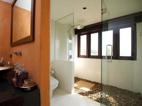 Villa, 2 Bedrooms | Bathroom | Shower, free toiletries, towels