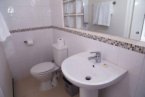 Economy Double Room | Bathroom | Shower, towels