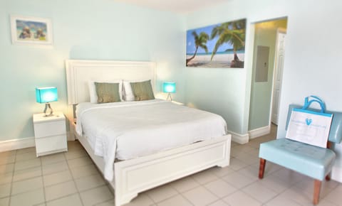Boutique Studio, 1 Queen Bed | Individually decorated, individually furnished, iron/ironing board