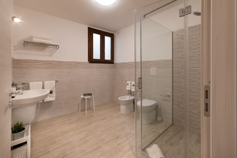 Apartment, 2 Bedrooms | Bathroom | Shower, free toiletries, hair dryer