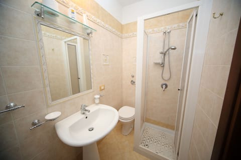 Apartment, 2 Bedrooms | Bathroom | Shower, free toiletries, hair dryer