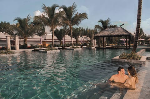 Outdoor pool, pool umbrellas, sun loungers