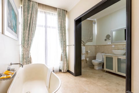 Junior Suite | Bathroom | Separate tub and shower, designer toiletries, hair dryer, bathrobes