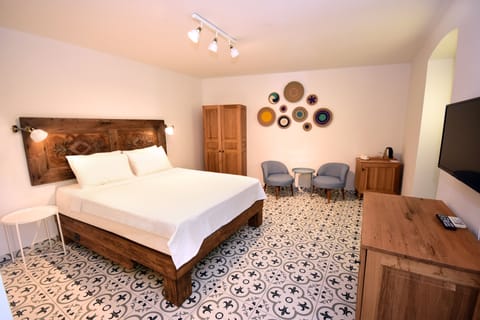 Grand Room | Premium bedding, minibar, desk, laptop workspace