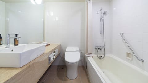 Combined shower/tub, free toiletries, hair dryer, slippers