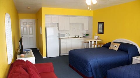 Room, 2 Queen Beds (Waterfront) | Iron/ironing board, free cribs/infant beds, free WiFi