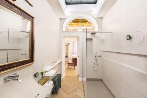 Combined shower/tub, deep soaking tub, rainfall showerhead, hair dryer