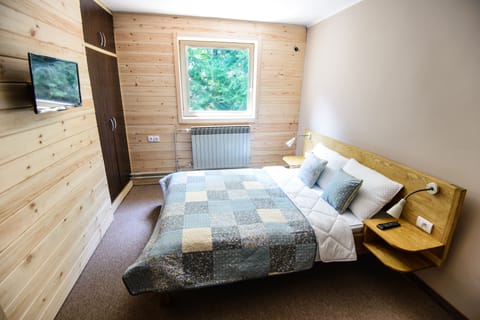 Double Room, Private Bathroom | Desk, iron/ironing board, free WiFi, bed sheets