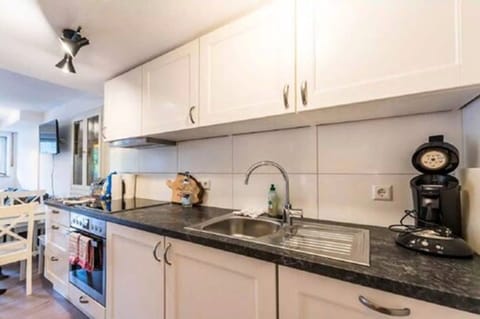 Studio | Private kitchen | Full-size fridge, oven, stovetop, dishwasher