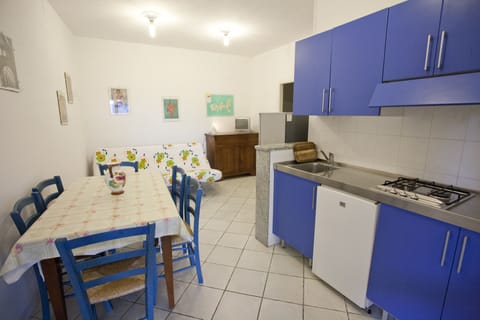 Apartment, 2 Bedrooms (Elicrisio) | Private kitchenette | Fridge, stovetop, cookware/dishes/utensils