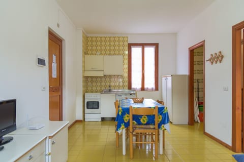 Apartment, 1 Bedroom (n.8) | Private kitchen | Stovetop, cookware/dishes/utensils