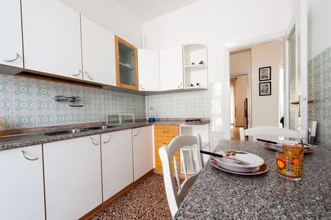 Apartment, 2 Bedrooms | Private kitchen | Fridge, microwave, oven, stovetop