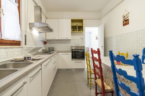 Apartment, 3 Bedrooms | Private kitchen | Fridge, microwave, oven, stovetop