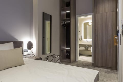 Standard Single Room | Minibar, in-room safe, blackout drapes, soundproofing