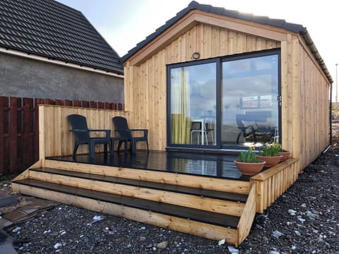 Spacious studio | The Isle View Nest - Number Five Isle View, Lower Harrapool, near Broadford