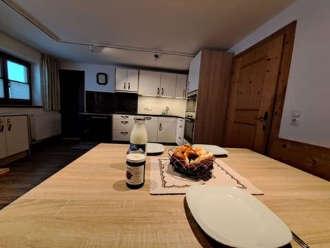 Table, Cabinetry, Furniture, Countertop, Tableware, Window, Food, Wood, Kitchen, Interior Design