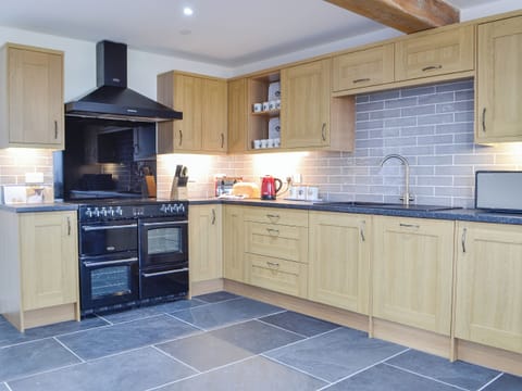 Lovely fitted kitchen | Pistyll Gwyn, Llanwrthwl, near Rhayader