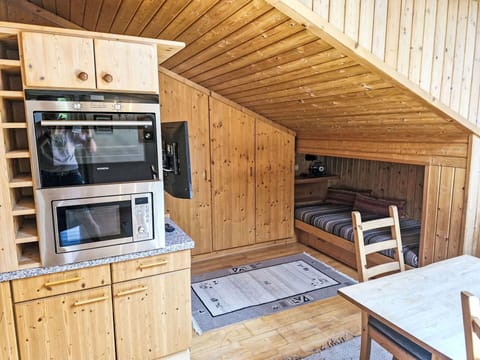 Wood, Ceiling, Floor, Room, Flooring, Hardwood, Wood Stain, Log Cabin, Cabinetry, Plank