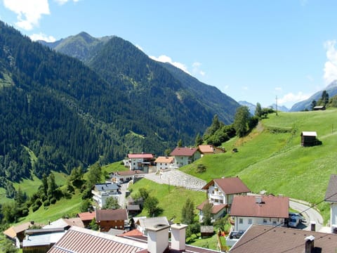 Mountainous Landforms, Mountain, Mountain Range, Mountain Village, Hill Station, Alps, Natural Landscape, Valley, Village, Town