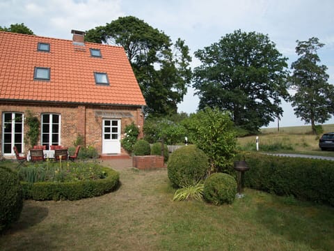 Plant, Sky, Building, Cloud, Window, Tree, Land Lot, Vegetation, House, Cottage