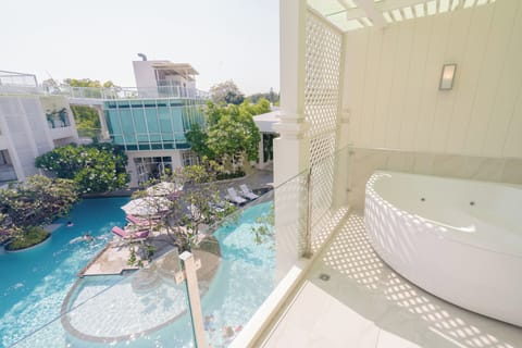 Deluxe Jacuzzi | View from room