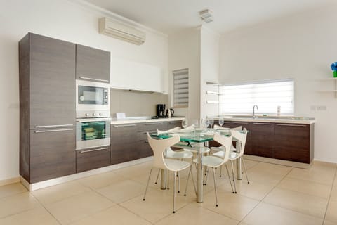 Apartment (2 Bedrooms) | Private kitchen | Full-size fridge, microwave, oven, dishwasher