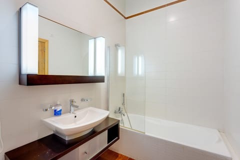 Apartment (2 Bedrooms) | Bathroom | Bathtub, hair dryer, towels, toilet paper