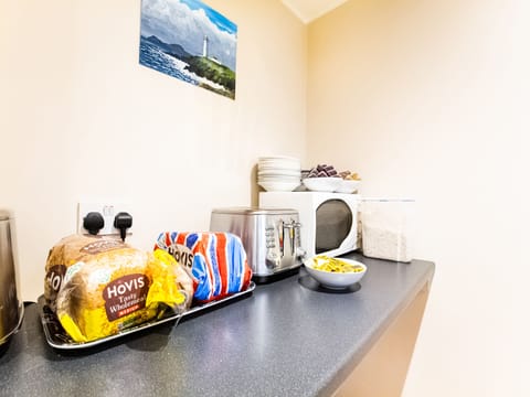 Daily continental breakfast (GBP 4 per person)