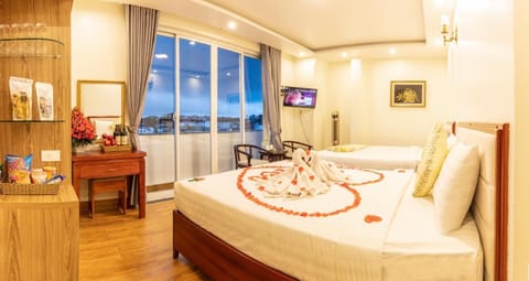 Family Twin Room | Minibar, desk, free WiFi, bed sheets