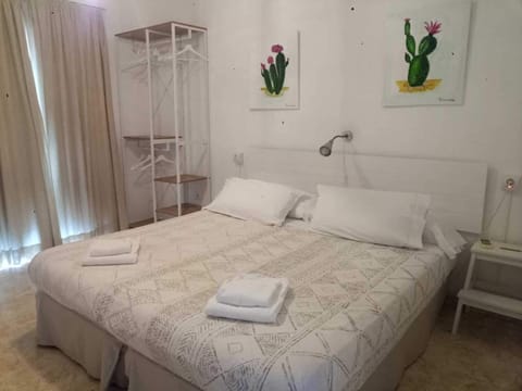 Double Room | 1 bedroom, down comforters, blackout drapes, iron/ironing board