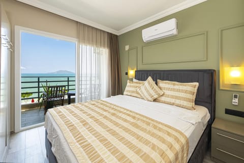 Junior Studio Suite | Select Comfort beds, in-room safe, blackout drapes, soundproofing