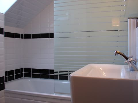 Standard Double Room | Bathroom | Rainfall showerhead, hair dryer, towels, soap