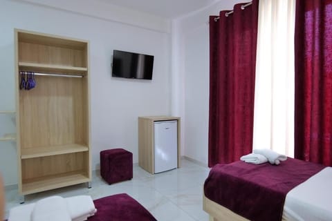 Twin Room, Balcony | Desk, free WiFi, bed sheets