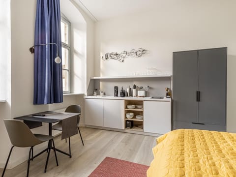 Suite M | Private kitchen | Fridge, espresso maker, coffee/tea maker, electric kettle