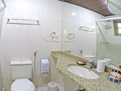 DE LUX VISTA MAR | Bathroom | Hair dryer, towels, soap, toilet paper