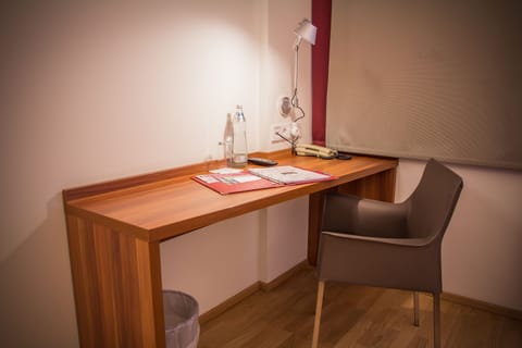 Business Single Room | Room amenity