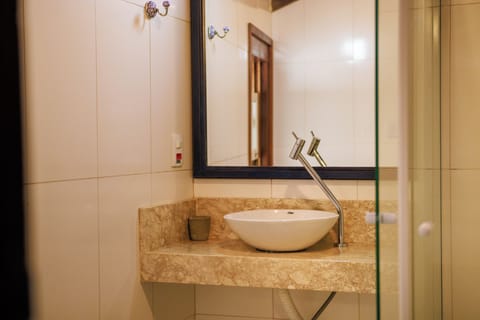 Standard Double Room | Bathroom | Shower, free toiletries, towels