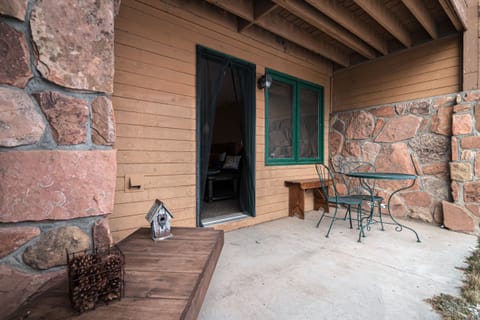 Fun Patio area overlooking the pond and the mountains!
