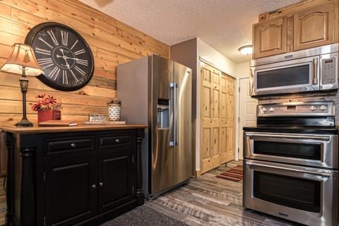 Stainless appliances and double oven!