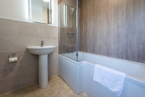 Double Room, Ensuite (& Shower) | Bathroom | Towels