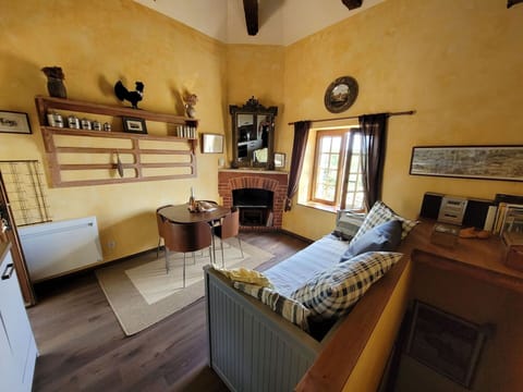 Picture Frame, Furniture, Window, Table, Drawer, Building, Wood, Cabinetry, Chest Of Drawers, Interior Design